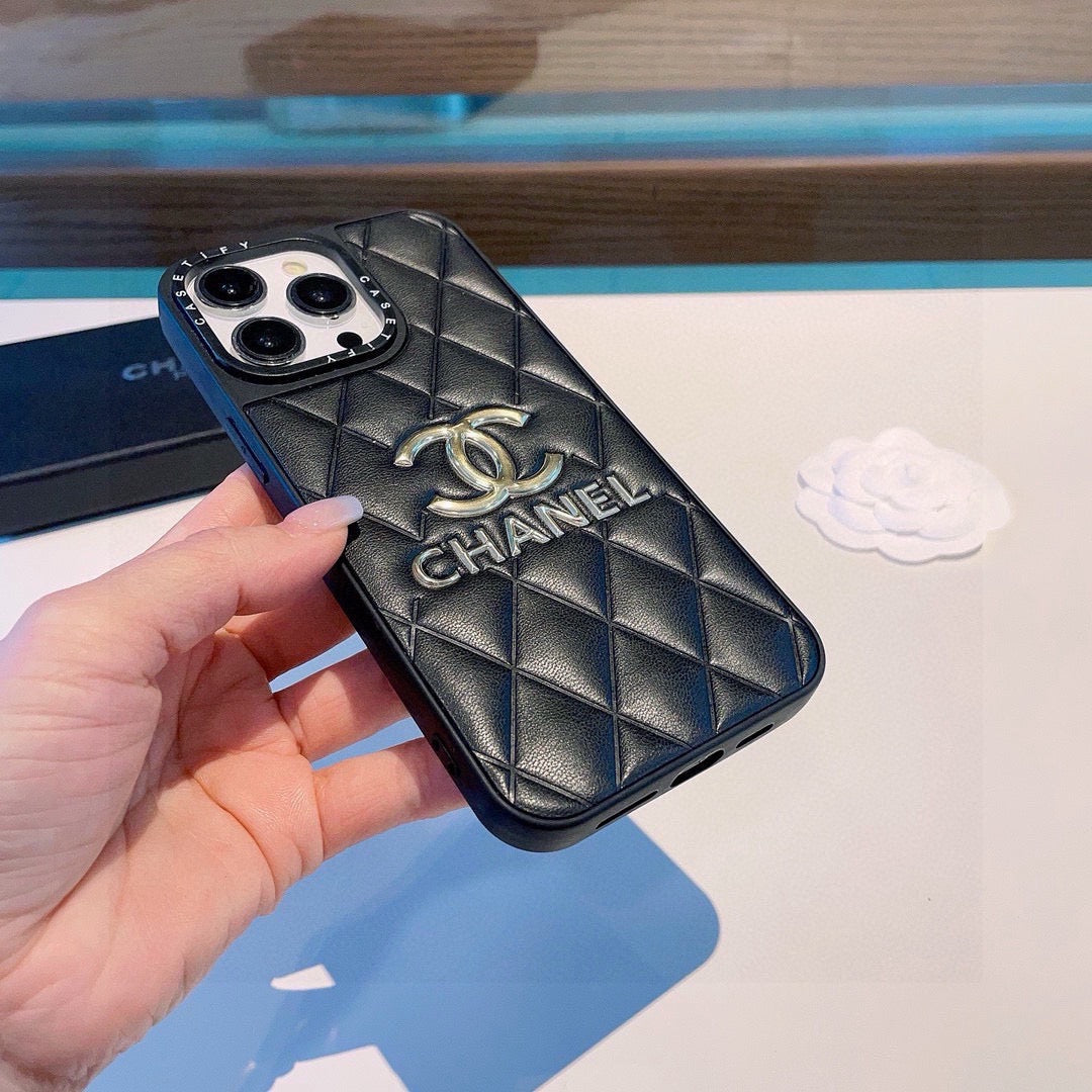 CHANEL ケース Chanel Quilted Leather Phone Case with Metal CC Logo – ZevCase